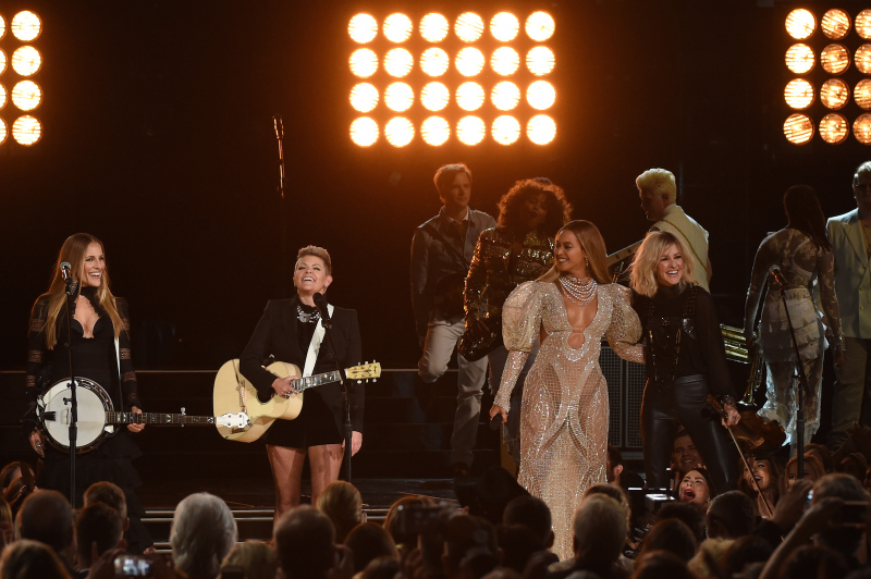 Illustration for article titled All the Country Royalty Wore Leather and Lace on the 50th Annual CMAs Red Carpet